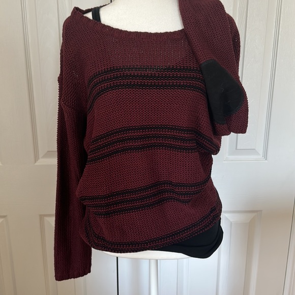 Design Lab Size Med Sweater. - Picture 2 of 5